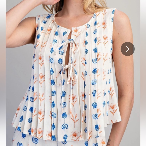 Cute Eesome Shell Top - Picture 2 of 6